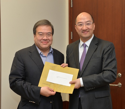 Mr Tam receives Mr Wu''s submission on constitutional development.