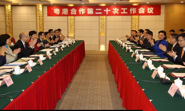 林郑月娥（左三）和招玉芳（右三）共同主持粤港合作联席会议第二十次工作会议。