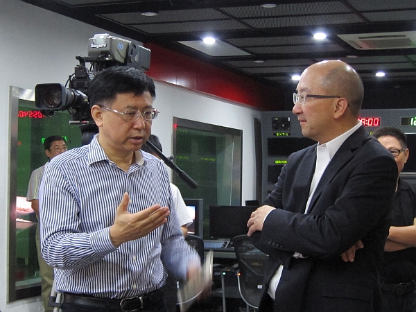 Mr Tam (right) visited the Hunan Broadcasting System (HBS) in Changsha today to learn about its operation and explore room for future co-operation. Photo shows Mr Tam being briefed by the Secretary of the Party Committee and President of HBS, Mr Lv Huanbin, on the TV station''s programme production.