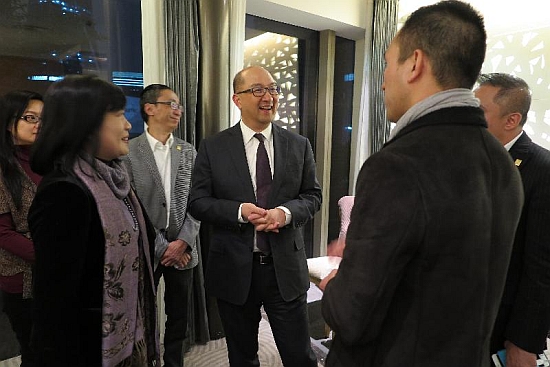 政制及内地事务局局长谭志源（左四）今日（十一月二十三日）晚上与在杭州营商的港人见面，了解他们在当地的营商和生活情况。