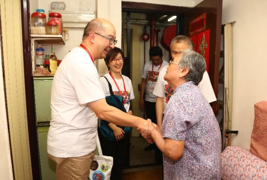 The Secretary for Constitutional and Mainland Affairs, Mr Raymond Tam (first left), accompanied by the District Officer (Yau Tsim Mong), Mrs Laura Aron (second left), visits an elderly in Yau Tsim Mong District today (June 17) to learn about her life and distribute gift packs to her.