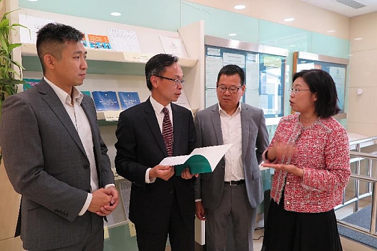 The Secretary for Constitutional and Mainland Affairs, Mr Patrick Nip, visited the Office of the Government of the Hong Kong Special Administrative Region in Beijing (Beijing Office) today (August 15). Photo shows Mr Nip (second left) being briefed by the Director of the Beijing Office, Ms Gracie Foo (right), and Immigration Department colleagues on the work of the Immigration Division of the Beijing Office.