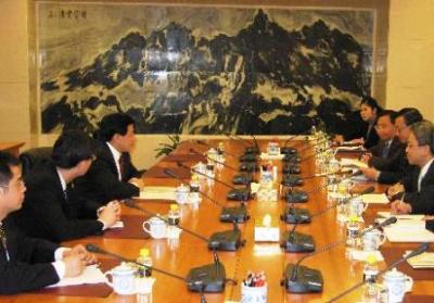 Photo shows the Permanent Secretary for Constitutional and Mainland Affairs, Mr Joshua Law (second from right), and a delegation of the HKSAR Government meeting with the Vice Minister of Foreign Affairs, Mr Zhang Yesui (third from left), and the heads of various departments of the Ministry during an official visit in Beijing