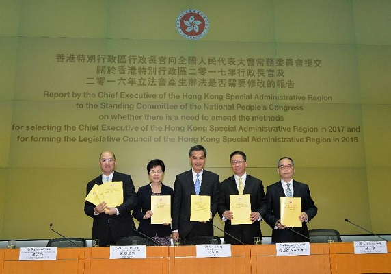 The Chief Executive, Mr C Y Leung (centre); the Chief Secretary for Administration, Mrs Carrie Lam (second left); the Secretary for Justice, Mr Rimsky Yuen, SC (second right); the Secretary for Constitutional and Mainland Affairs, Mr Raymond Tam (first left); and the Under Secretary for Constitutional and Mainland Affairs, Mr Lau Kong-wah (first right), hold a press conference on release of constitutional development public consultation reports at Central Government Offices this afternoon (July 15).