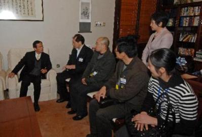 Photo shows members of the Sichuan delegation meeting the President of the Legislative Council, Mr Jasper Tsang Yok-sing, today (January 20).