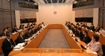 政務司司長唐英年和廣東省常務副省長湯炳權今午（七月十七日）在香港舉行粵港合作聯席會議第九次工作會議。