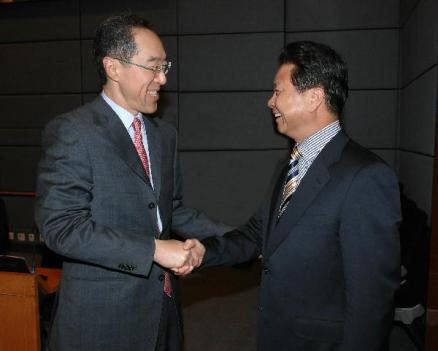 The Chief Secretary for Administration, Mr Henry Tang (left), welcoming the Executive Vice-Governor of Guangdong Province, Mr Tang Bingquan (right), before the Ninth Working Meeting of the Hong Kong/Guangdong Co-operation Joint Conference in Hong Kong this afternoon (July 17)