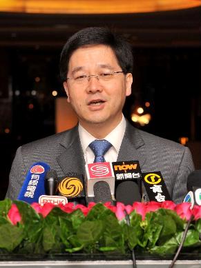 Photo shows Mr Lam meeting the media upon arrival in Taipei this evening (June 4).
