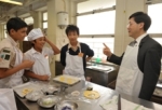 The Secretary for Constitutional and Mainland Affairs, Mr Stephen Lam, visited the Caritas Tuen Mun Marden Foundation Secondary School this afternoon (May 26) to observe school life and the learning environment of students. Photo shows Mr Lam chatting with students making cookies in a Form One Home Economics class.