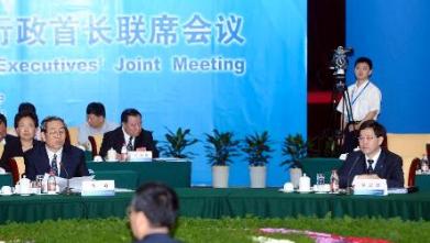 Mr Lam attends the Chief Executives' Joint Meeting of the PPRD Forum at the International Conference Centre of Liyuan Resort this morning (June 11).