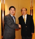The Secretary for Constitutional and Mainland Affairs, Mr Stephen Lam, had breakfast with the visiting Taichung City Mayor, Mr Jason Hu, this morning (December 8). They exchanged views on how to further enhance co-operation and interaction between Hong Kong and Taiwan. Photo shows Mr Lam and Mr Hu greeting each other.