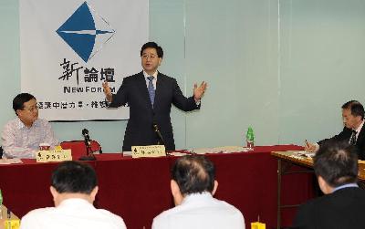 The Secretary for Constitutional and Mainland Affairs, Mr Stephen Lam, attended a forum organised by the New Forum this evening (December 11) to listen to participants' views on the methods for selecting the Chief Executive and for forming the Legislative Council in 2012. Photo shows Mr Lam introducing the consultation document to the audience.