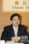 Photo shows Mr Lam speaking at the Islands District Council meeting.