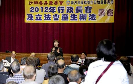 Photo shows Miss Wong answering question from a participant at the forum.