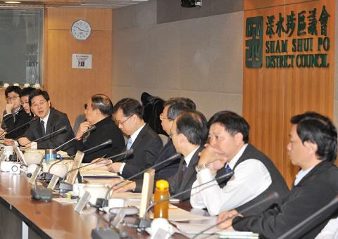 The Secretary for Constitutional and Mainland Affairs, Mr Stephen Lam, attended the Sham Shui Po District Council meeting this morning (January 12) to discuss the Consultation Document on the Methods for Selecting the Chief Executive and for Forming the Legislative Council in 2012. Photo shows Mr Lam at the meeting.