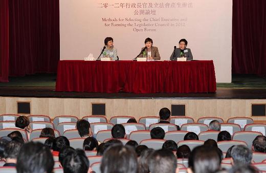 Photo shows the Acting Secretary for Constitutional and Mainland Affairs, Miss Adeline Wong (centre), attending an open forum this evening (January 15) to listen to public views on the methods for selecting the Chief Executive and for forming the Legislative Council in 2012. Accompanying her are the Under Secretary for Home Affairs, Ms Florence Hui (right) , and the Director of Home Affairs, Mrs Pamela Tan (left).