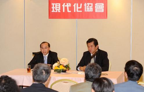 The Deputy Secretary for Constitutional and Mainland Affairs, Mr Arthur Ho, attended a forum organised by the Association of Experts Modernization Limited this (January 21) afternoon to listen to participants' views on the methods for selecting the Chief Executive and for forming the Legislative Council in 2012. Photo shows Mr Ho pictured at the forum.