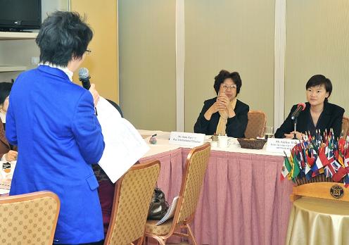 The Under Secretary for Constitutional and Mainland Affairs, Miss Adeline Wong, attended a luncheon organised by the Zonta Club this afternoon (January 25) to listen to participants' views on the methods for selecting the Chief Executive and for forming the Legislative Council in 2012.