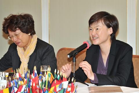 Photo shows Miss Wong speaking at the luncheon.