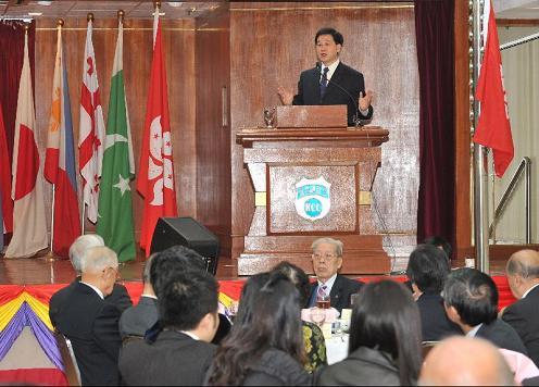 The Secretary for Constitutional and Mainland Affairs, Mr Stephen Lam, attends a forum organised by the Kowloon Chamber of Commerce this evening (February 1) to listen to the views of participants on the Consultation Document on the Methods for Selecting the Chief Executive and for Forming the Legislative Council in 2012.