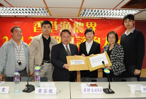 Photo shows Miss Wong receiving a submission from representatives of the Agriculture and Fisheries Functional Constituency.