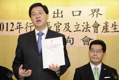 Photo shows Mr Lam introducing the consultation document. Also attending the forum was the Under Secretary for Commerce and Economic Development, Mr Gregory So (right).