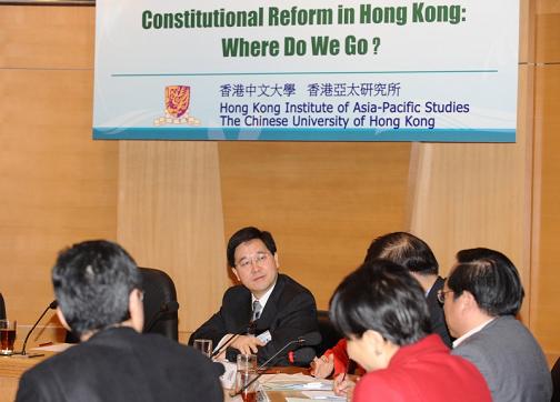 政制及內地事務局局長林瑞麟今日（二月十二日）出席由香港中文大學香港亞太研究所主辦的「政制研討會：香港政制改革何處去？」，聽取與會人士對政制發展的意見。