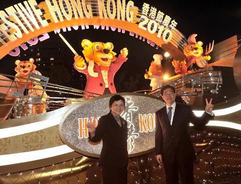 The HKSAR Government delegation this evening (March 5) visited Taichung's annual Lunar New Year lantern festival at the Wen-Hsin Forest Park and viewed the lantern set up by the Hong Kong Tourism Board to promote Hong Kong. Photo shows the Secretary for Commerce and Economic Development, Mrs Rita Lau and the Secretary for Constitutional and Mainland Affairs, Mr Stephen Lam in front of the lantern.