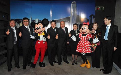 To promote Hong Kong, the HKSAR Government staged a "Hong Kong Night" variety show at Taichung City Amphitheatre this (March 6) evening. The show sought to promote tourism in Hong Kong by introducing Hong Kong's festivals, scenic spots and cuisines through songs, dances, and interactive games. Hong Kong Disneyland and Hong Kong Ocean Park sent their Mickey and Minnie, Donald Duck, Goofy, Pluto, Whisker, Redd and Later Gater to take part in the programme. The show attracted about 10,000 in audience numbers. Photo shows members of the HKSAR delegation (from left) the Secretary for Constitutional and Mainland Affairs, Mr Stephen Lam (fourth); the Secretary for Commerce and Economic Development, Mrs Rita Lau (sixth); the Permanent Secretary for Commerce, Industry and Technology (Commerce and Industry), Miss Yvonne Choi (eighth); and the Commissioner for Tourism, Mr Philip Yung (ninth) together with the Mayor of Taichung City, Mr Jason Hu, at backstage with Disney cartoon figures Mickey and Minnie.