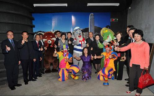 Photo shows the HKSAR delegation, the Mayor of Taichung City, Mr Jason Hu, representatives of Hong Kong Tourism Board, Hong Kong Ocean Park and Taiwan enterprises with Ocean Park's Whisker, Redd and Later Gater.