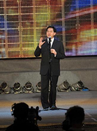 Photo shows the Secretary for Constitutional and Mainland Affairs, Mr Stephen Lam, addressing the audience.