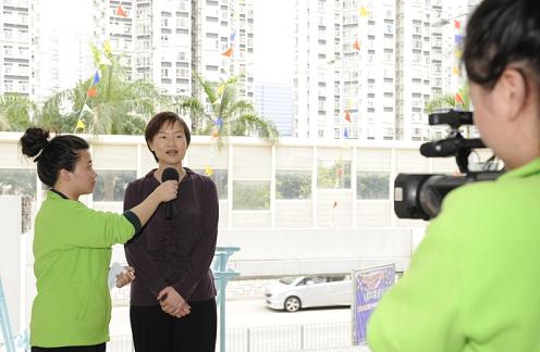 Photo shows Miss Wong giving an interview to a student reporter of the campus TV.