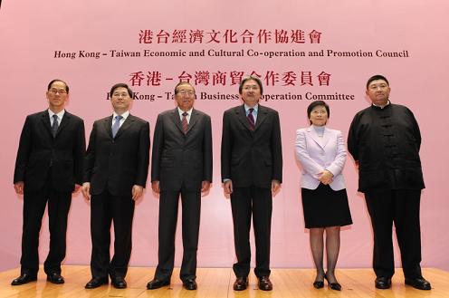 The Financial Secretary, Mr John C Tsang (third right), the chairman of Hong Kong-Taiwan Economic and Cultural Co-operation and Promotion Council, Mr Charles Lee Yeh-kwong (third left), the chairman of Hong Kong-Taiwan Business Co-operation Committee, Mr David Lie (first right), together with the Secretary for Constitutional and Mainland Affairs, Mr Stephen Lam (second left), the Secretary for Home Affairs, Mr Tsang Tak-sing (first left), and the Secretary for Commerce and Economic Development, Mrs Rita Lau (second right), meet the media on the establishment of the two HK-Taiwan co-operation bodies this afternoon (March 31).