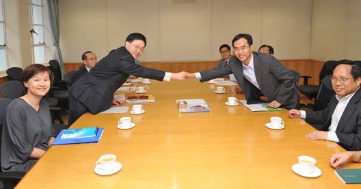 Photo shows Mr Lam greeting the Convenor of the Alliance for Universal Suffrage, Mr Fung Wai-wah, before the meeting.