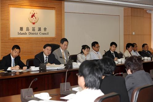 The Secretary for Constitutional and Mainland Affairs, Mr Stephen Lam, attended an Islands District Council special meeting this morning (May 24) to discuss the "Package of Proposals for the Methods for Selecting the Chief Executive and for Forming the Legislative Council in 2012". Photo shows Mr Lam at the meeting.