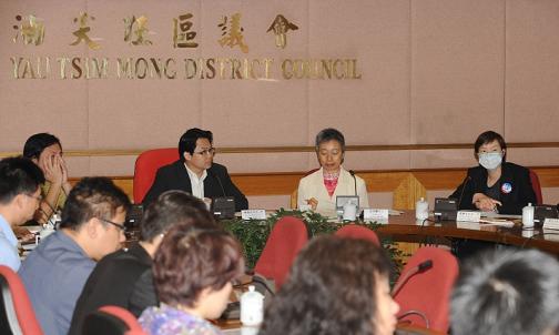 The Under Secretary for Constitutional and Mainland Affairs, Miss Adeline Wong, attended the Yau Tsim Mong District Council special meeting this (May 31) afternoon to discuss the "Package of Proposals for the Methods for Selecting the Chief Executive and for Forming the Legislative Council in 2012". Photo shows Miss Wong at the meeting.