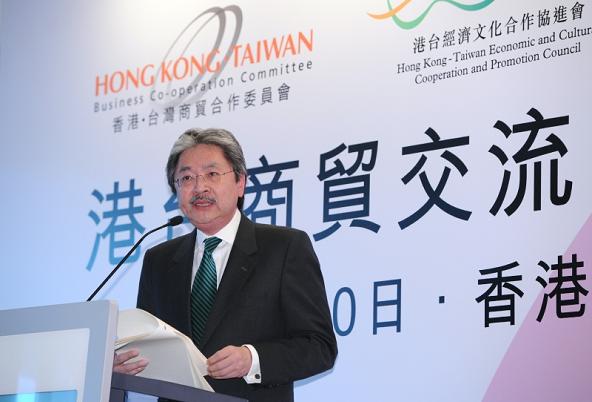 The Honorary Chairperson of the Hong Kong-Taiwan Economic and Cultural Co-operation and Promotion Council (ECCPC), Mr John C Tsang, delivers a speech at a lunch reception hosted by the Hong Kong-Taiwan Business Co-operation Committee this afternoon (August 10).