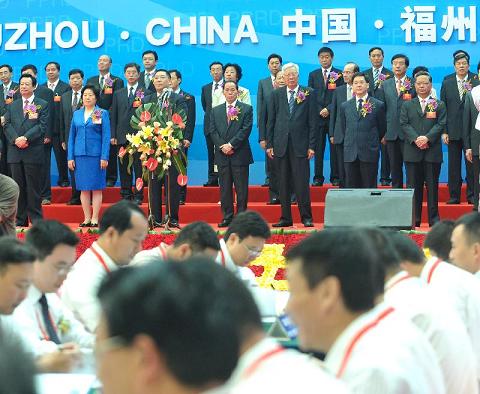 The Secretary for Constitutional and Mainland Affairs, Mr Stephen Lam, attends the opening and signing ceremony of the "Sixth Pan-Pearl River Delta Regional Co-operation and Development Forum and Economic and Trade Fair" (PPRD Forum) at Fuzhou International Conference and Exhibition Center this morning (August 28).