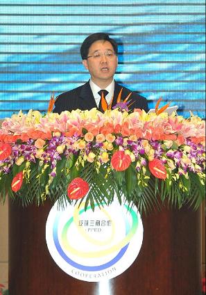 Mr Lam addresses the sixth High-Level Forum on PPRD Regional Co-operation and Development at Fuzhou International Conference and Exhibition Center this morning.