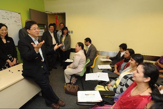 Photo shows Mr Lam chatting with the participants attending a Cantonese class at the support service centre for ethnic minorities operated by the International Social Service - Hong Kong Branch.
