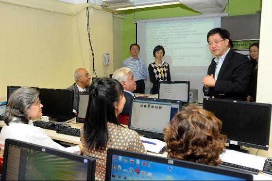 Photo shows Mr Lam chatting with the participants attending a computer class at the support service centre for ethnic minorities operated by the International Social Service - Hong Kong Branch.