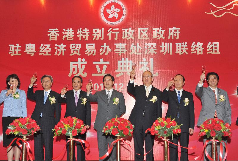 Mr Lam, together with other guests, propose a toast at the ceremony.