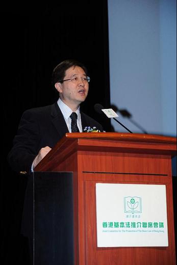 The Secretary for Constitutional and Mainland Affairs, Mr Stephen Lam, officiated at the Symposium in Commemoration of the 20th Anniversary of the Promulgation of the Basic Law of the HKSAR this afternoon (December 11). The symposium was organised by the Joint Committee for the Promotion of the Basic Law of Hong Kong and sponsored by the Constitutional and Mainland Affairs Bureau. Mr Lam is shown delivering a speech on Hong Kong/Guangdong Co-operation under "One Country, Two Systems".