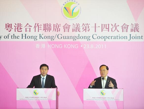 Mr Tsang and Mr Huang meet the media after attending the 14th Plenary of Hong Kong/Guangdong Co-operation Joint Conference.