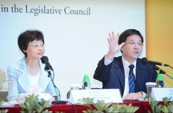 The Government this evening (September 1) held the second open forum for the public to express their views on the Government's consultation paper on the arrangements for filling vacancies in the Legislative Council. The Secretary for Constitutional and Mainland Affairs, Mr Stephen Lam is pictured listening to public views at the forum, which took place at the Hong Kong Science Museum. Also pictured is the Director of Home Affairs, Mrs Pamela Tan.