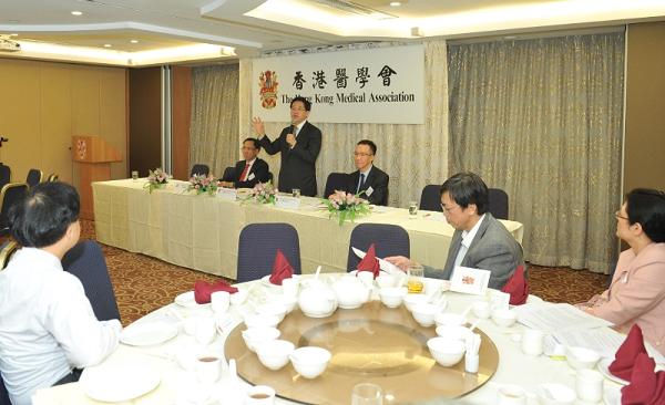 The Secretary for Constitutional and Mainland Affairs, Mr Stephen Lam, and the Acting Secretary for Food and Health, Professor Gabriel Leung, this evening (September 5) attended a forum organised by the Hong Kong Medical Association on the arrangements for filling vacancies in the Legislative Council. Mr Lam (centre) and Professor Leung (right) are pictured at the forum.