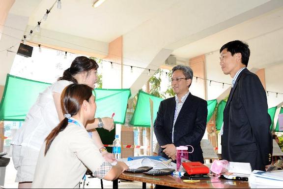 The Permanent Secretary for Constitutional and Mainland Affairs, Mr Joshua Law, visits the polling station at the QE School Old Students' Association Branch Primary School, Tin Shui Wai, Yuen Long, to see for himself the voting arrangements this afternoon (November 6) .