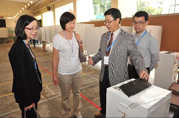The Under Secretary for Constitutional and Mainland Affairs, Miss Adeline Wong, visits the polling station at the Tang Shiu Kin Victoria Government Secondary School, Wan Chai, to inspect the voting arrangements this afternoon (November 6).
