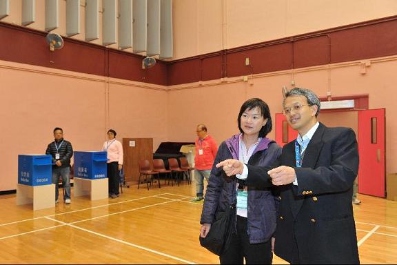 The Under Secretary for Constitutional and Mainland Affairs, Miss Adeline Wong, visits the polling station at the South Horizons Neighbourhood Community Centre, Ap Lei Chau, to inspect the voting arrangements this afternoon (December 11).