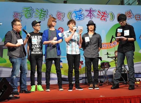 The Constitutional and Mainland Affairs Bureau held an entertaining and informative Basic Law Roving Show 2012 at Wonderful Worlds of Whampoa, Hung Hom, this afternoon (August 19). Photo shows popular group Dear Jane conveying to the audience messages about the Basic Law at the event.